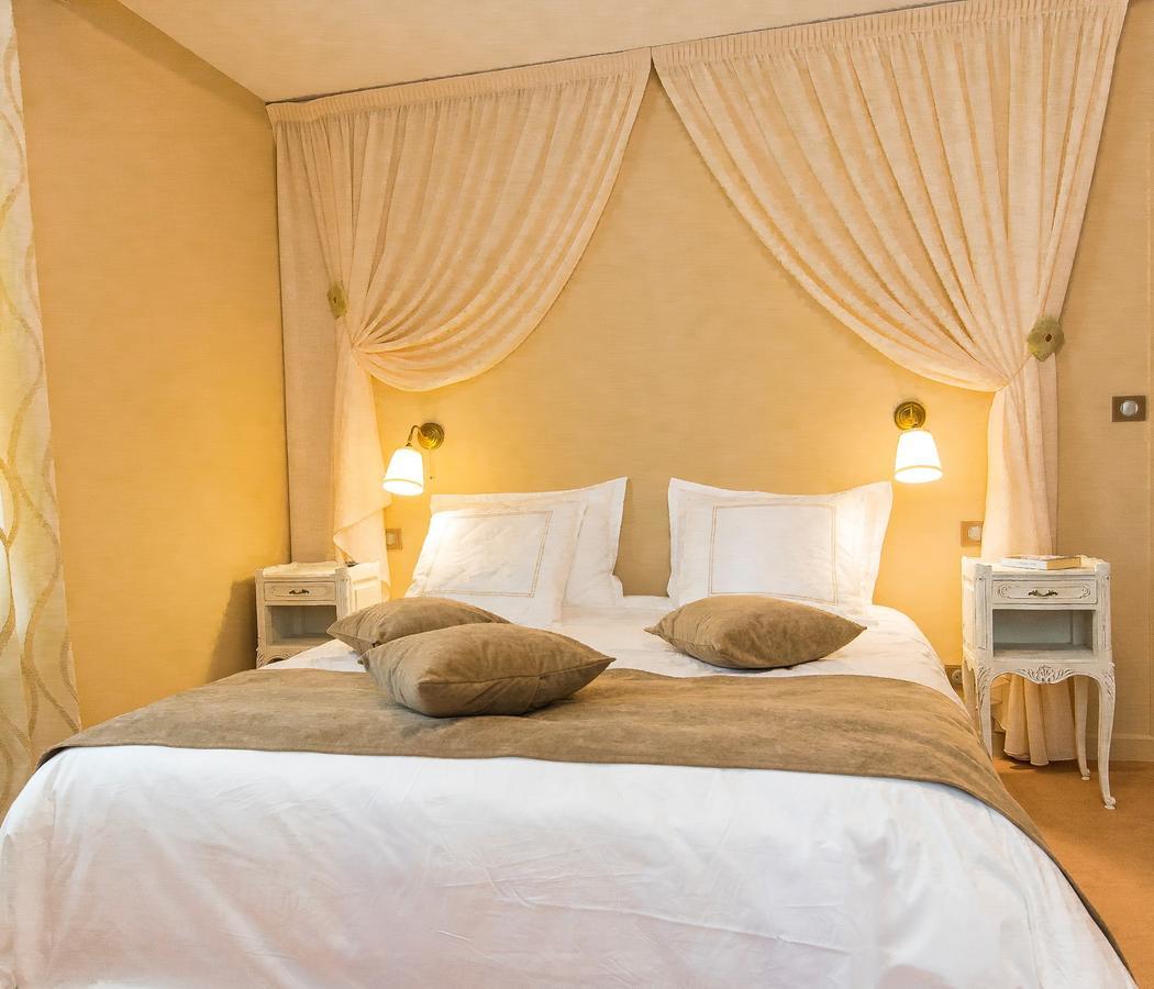 Logis Du Parvis ***Face Cathedrale/In Front Of The Cathedral*** Bed and Breakfast Λον Εξωτερικό φωτογραφία